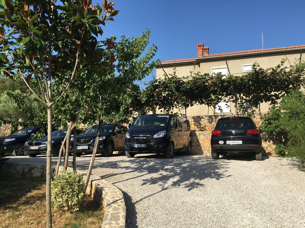 Apartments Salatic Крк Экстерьер фото